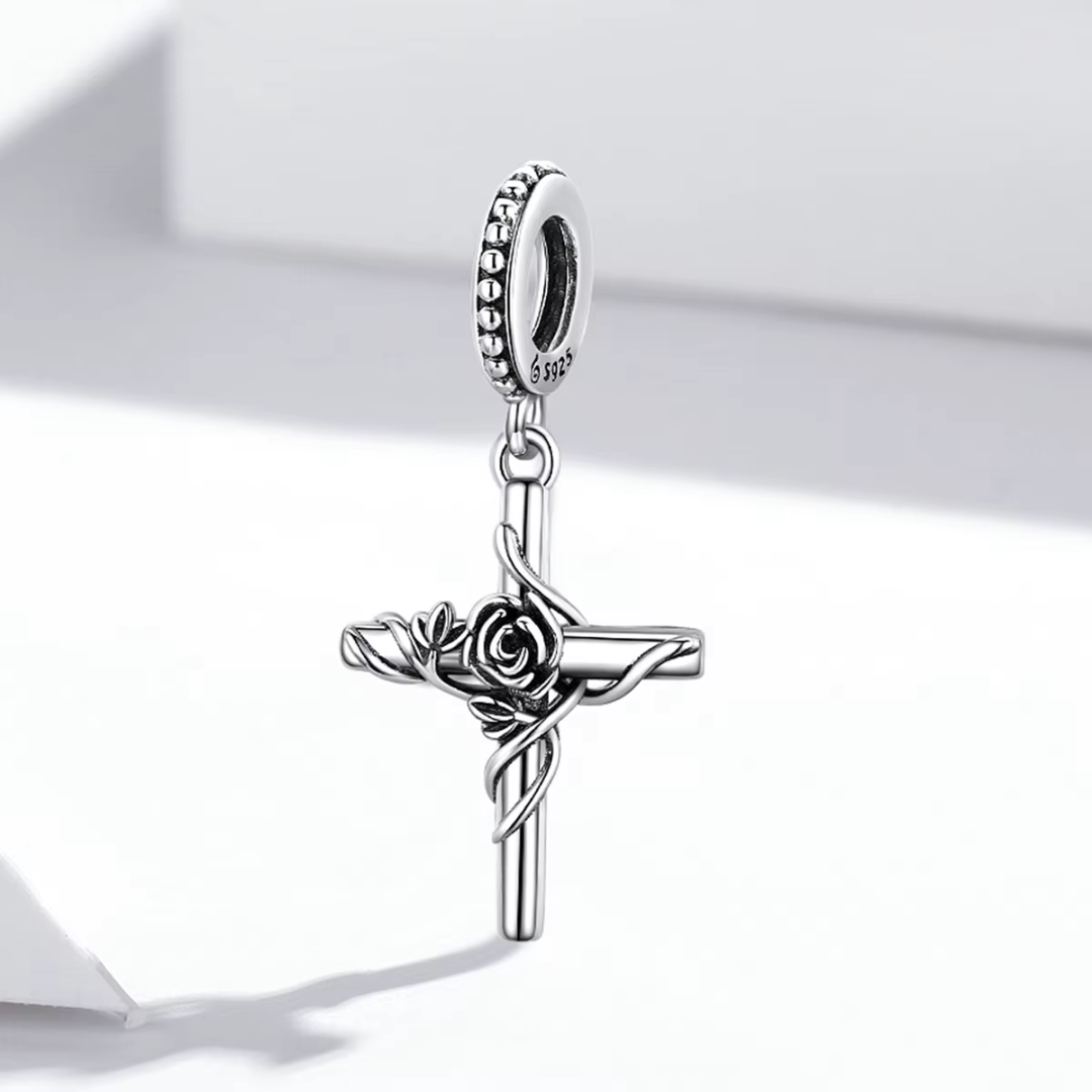 Charm colgante de Cruz Rosa Gnoce