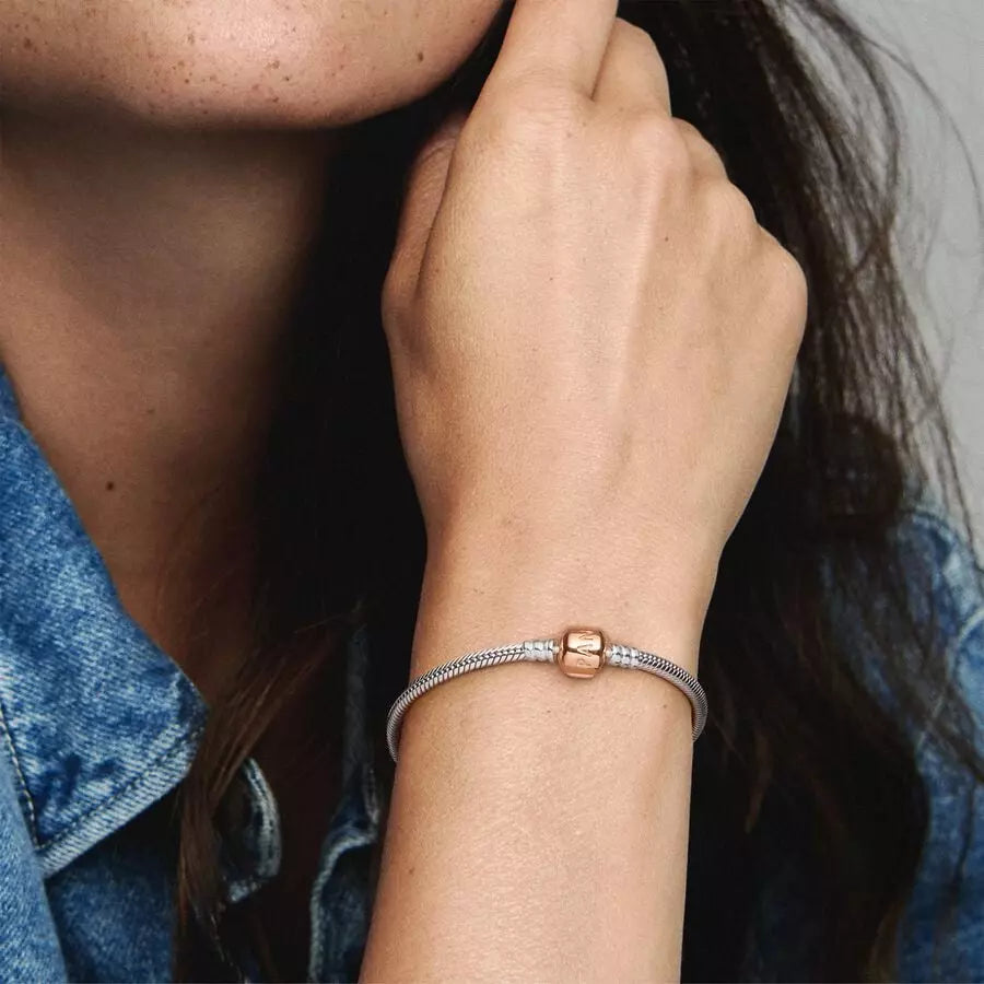 Brazalete cadena de serpiente cierre Pandora Moments en Recubrimiento en Oro Rosa de 14k