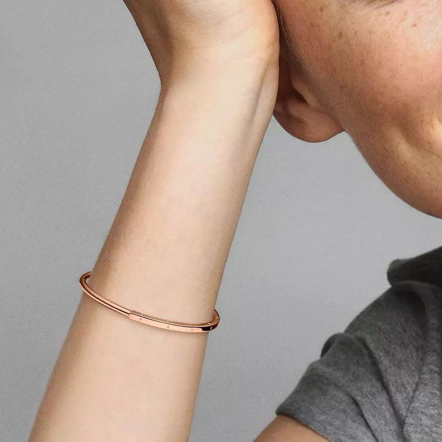 Brazalete Rígido I-D Pandora Signature Recubrimiento en Oro Rosa de 14k