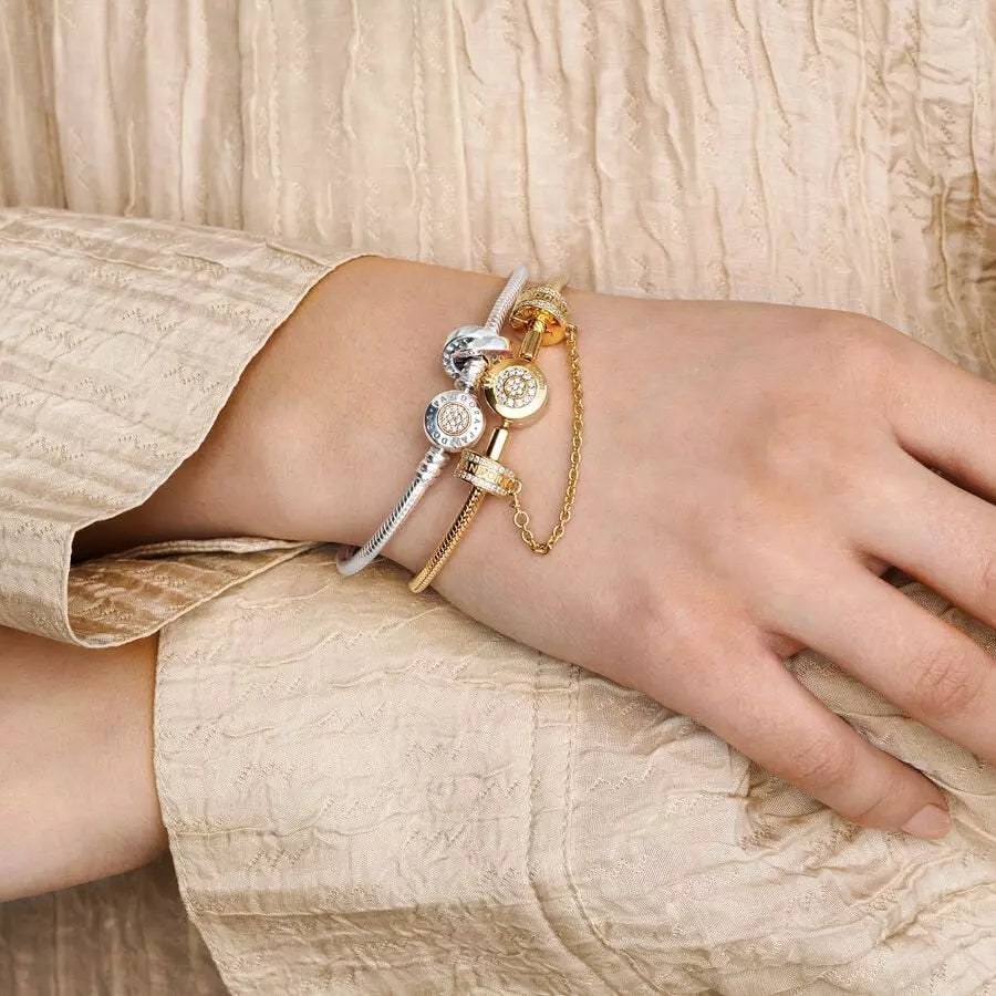 Brazalete Pandora Moments cadena de serpiente con broche con logotipo Dos Tonos