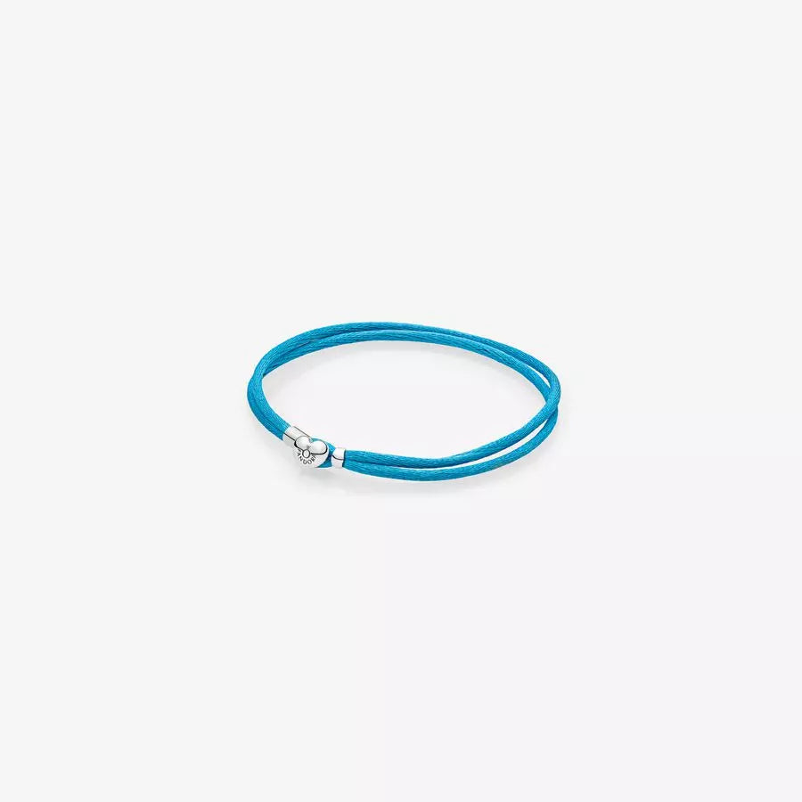 Pulsera de Cordón de Tela Turquesa con Cierre de Corazón.