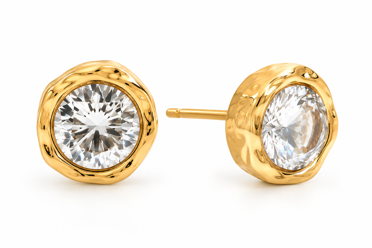 Aretes Ella Dorados con Borde Ondulado y Piedra Brillante