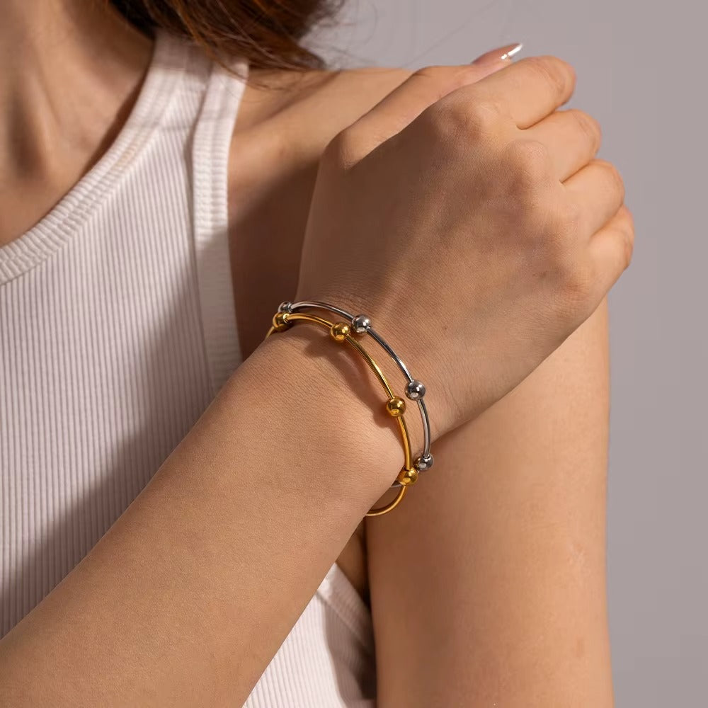 Pulsera Cuff con Esferas Doradas