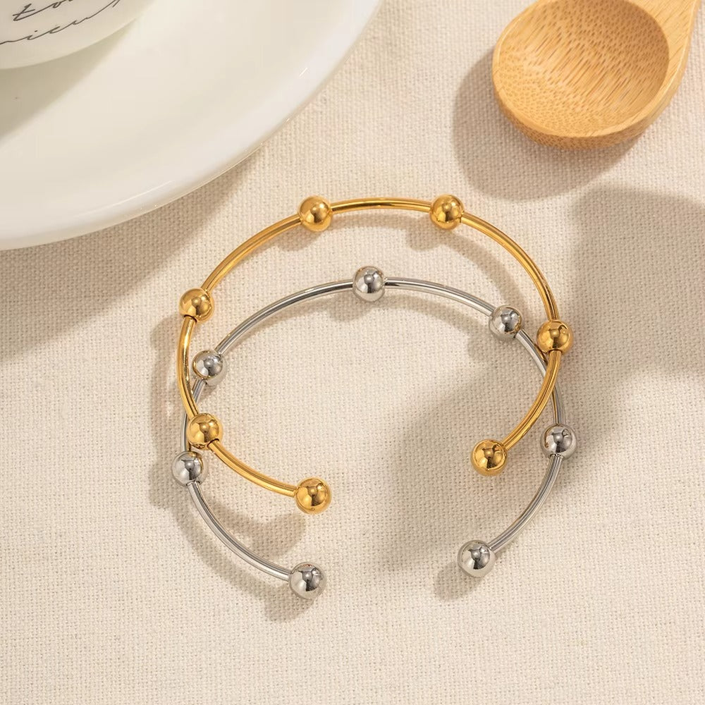 Pulsera Cuff con Esferas Doradas