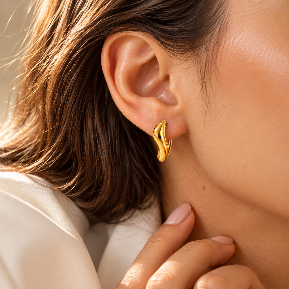 Aretes Giro Dorados de Diseño Ondulado en Acero Inoxidable 316L
