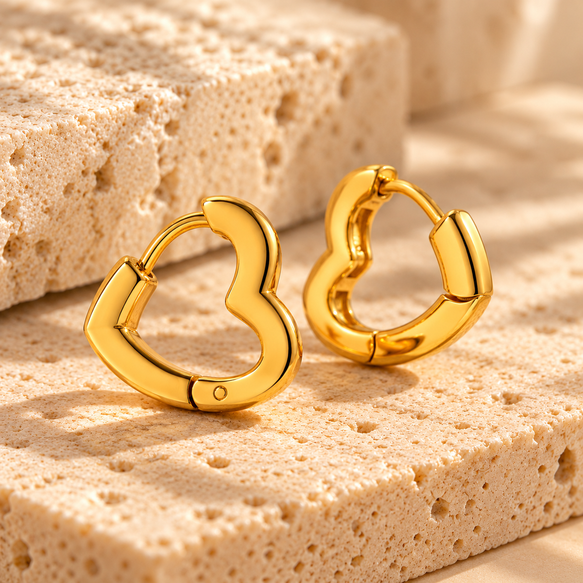 Aretes Corazón Mini Dorados de Acero Inoxidable 316L