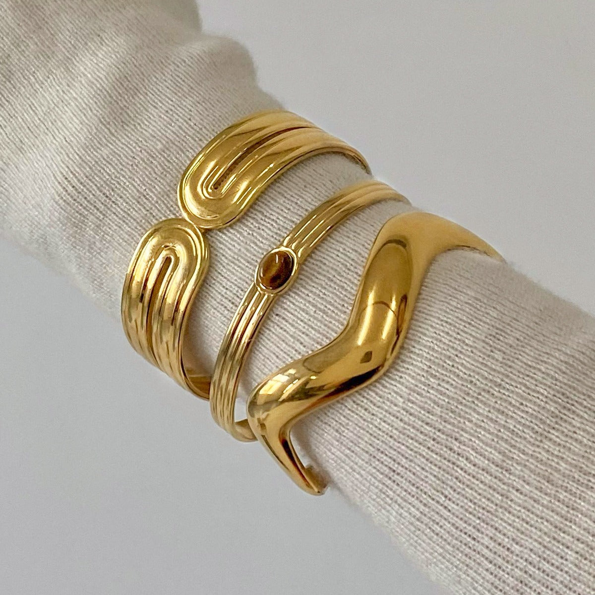 Pulsera Cuff Ondulada