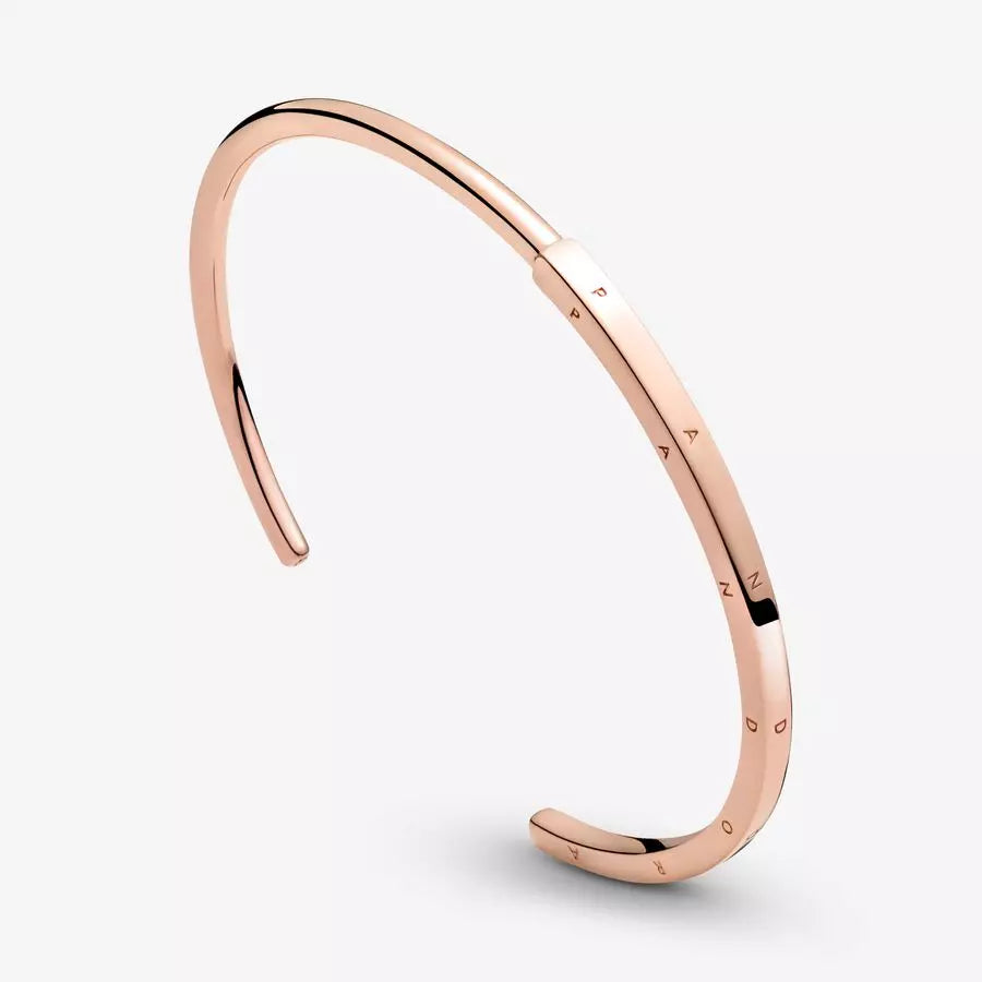 Brazalete Rígido I-D Pandora Signature Recubrimiento en Oro Rosa de 14k