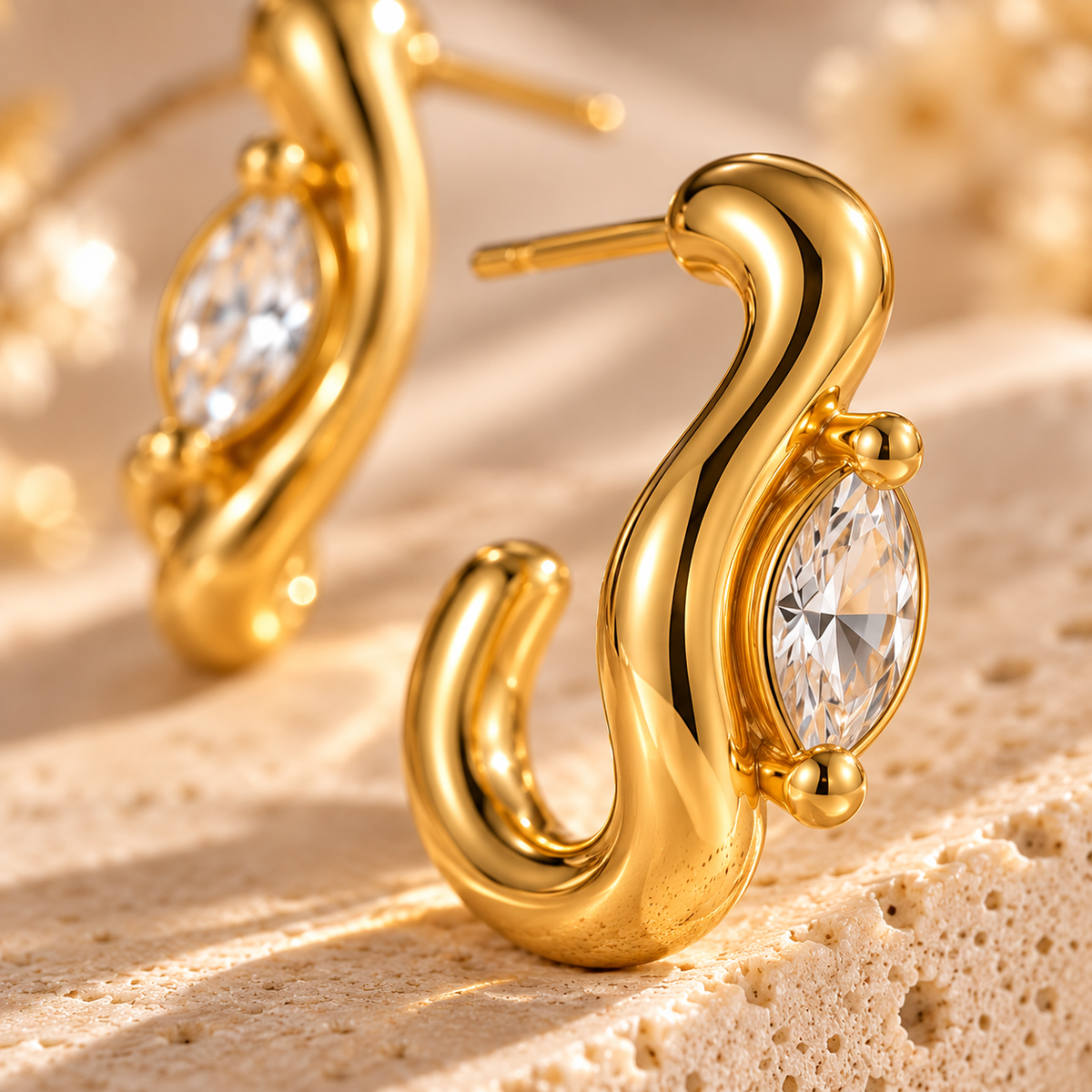 Aretes Jazmín Gold con Piedra Brillante en Acero Inoxidable 316L