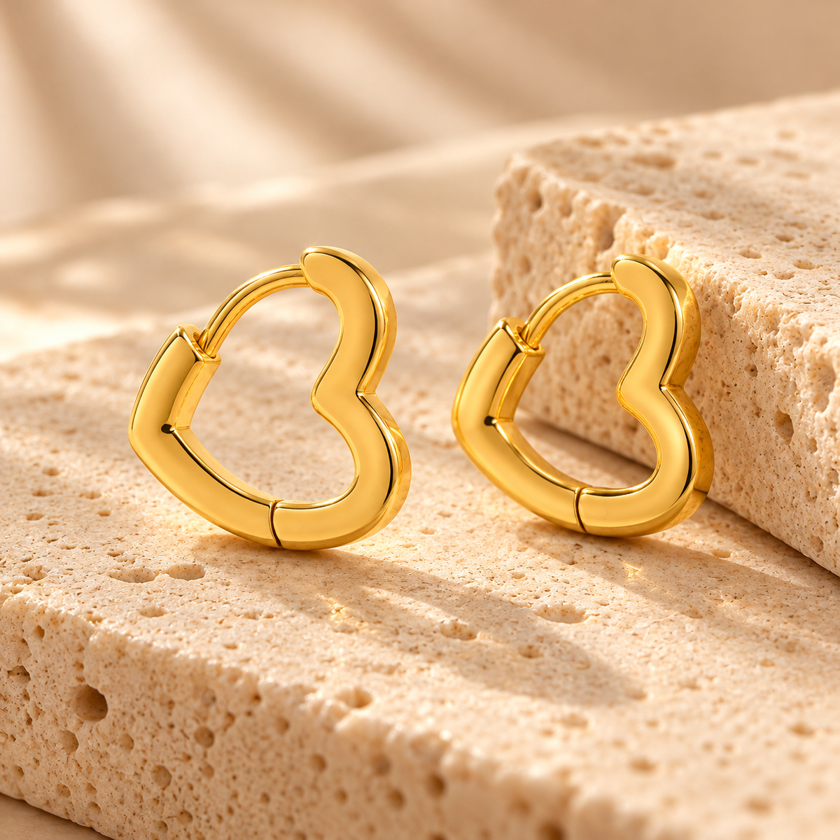 Aretes Corazón Mini Dorados de Acero Inoxidable 316L