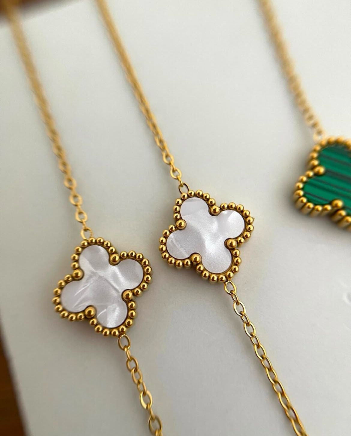 Collar Alhambra Blanco Van Cleef Style