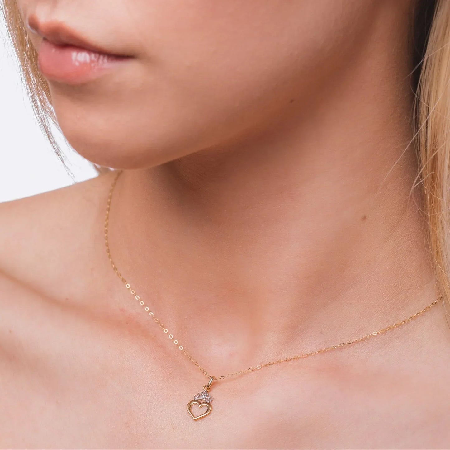 Collar Disney Corazón con Corona en Oro 9K