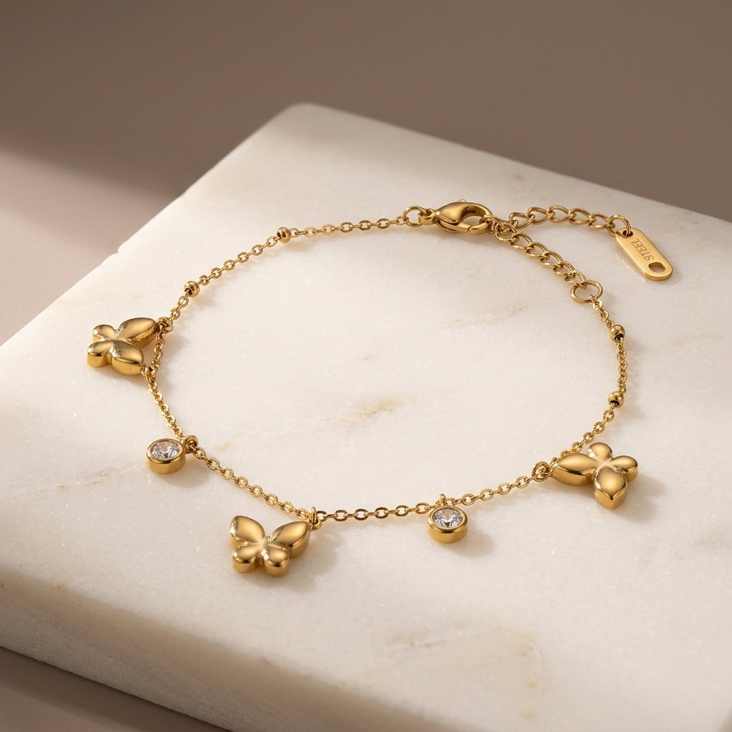 Pulsera Fina con Mariposas y Brillos enchape Oro 18K – Acero Quirúrgico