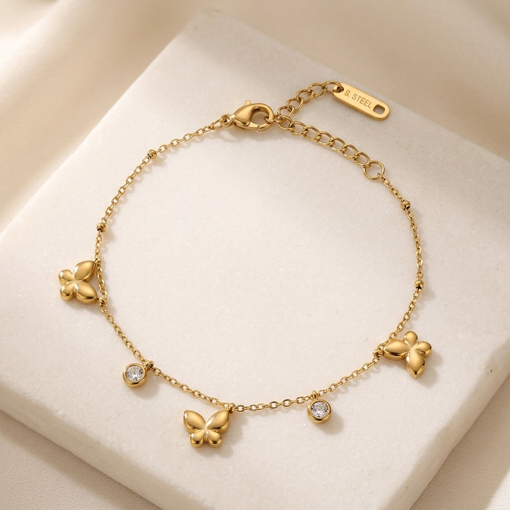 Pulsera Fina con Mariposas y Brillos enchape Oro 18K – Acero Quirúrgico
