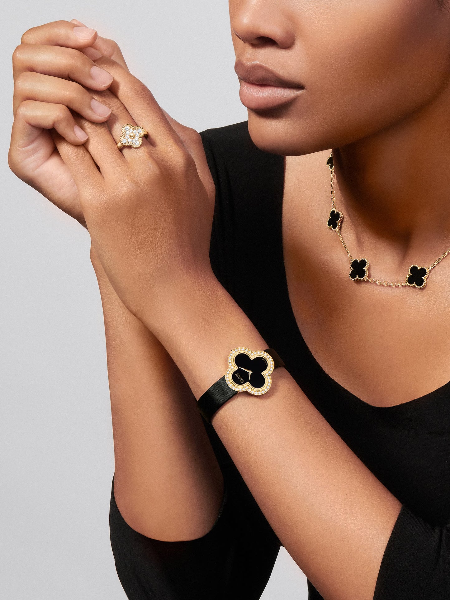 Collar Alhambra Negro Van Cleef Style